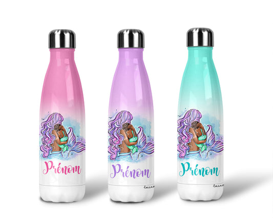 Découvrez l'enchantement des profondeurs marines avec notre Gourde SirÚne. Cette gourde unique allie l'élégance des sirÚnes à la praticité d'une bouteille d'eau. Fabriquée en acier inoxydable de haute qualité, elle garde vos boissons à la température idéale.