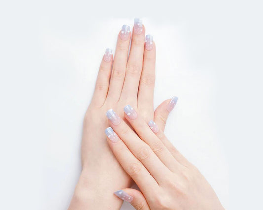 Découvrez le Kit d'Ongles Emano : une solution innovante et abordable pour sublimer vos ongles en un temps record. 