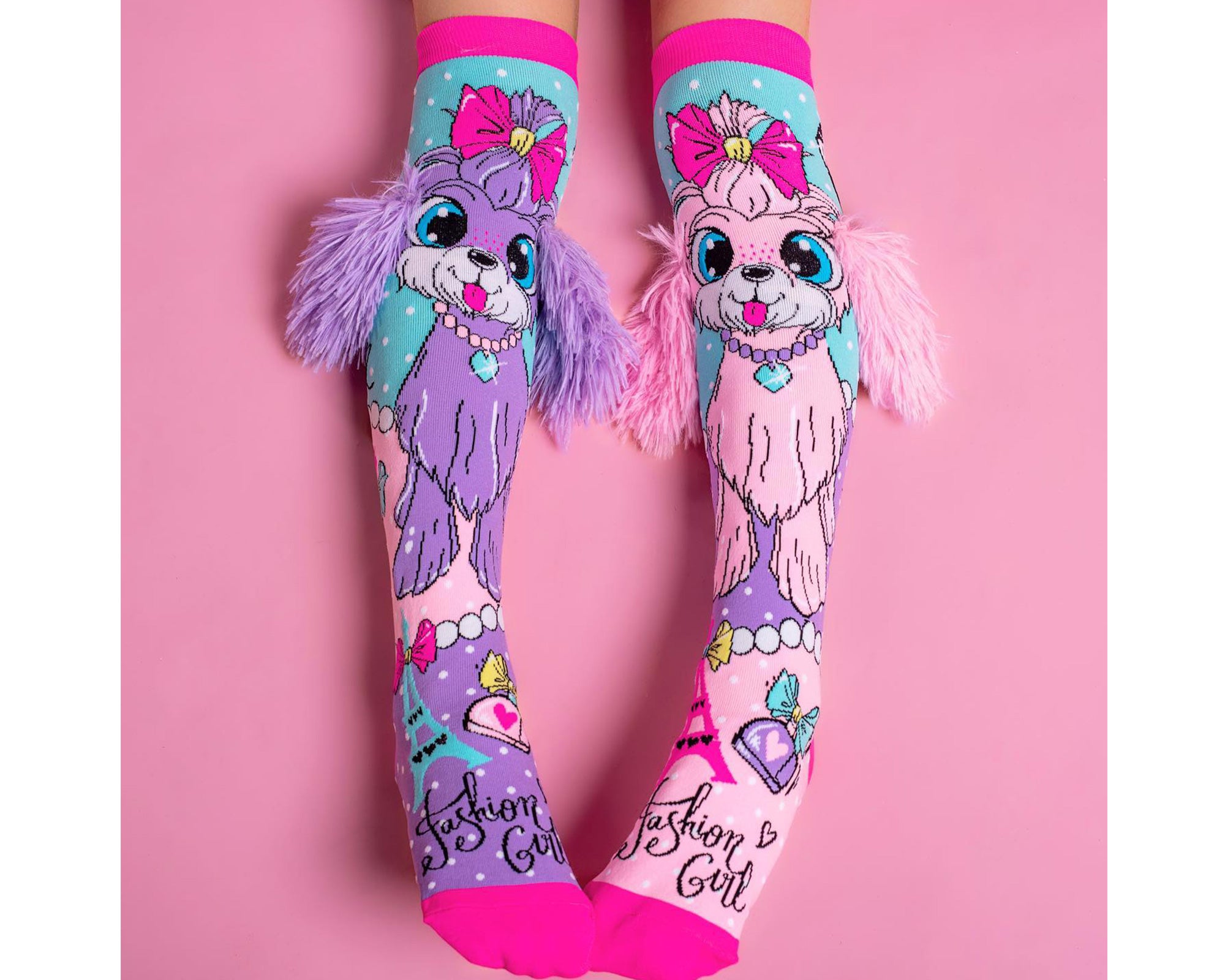 Salut, je m'appelle Coco et j'habite au pays des merveilles des chaussettes colorées. 