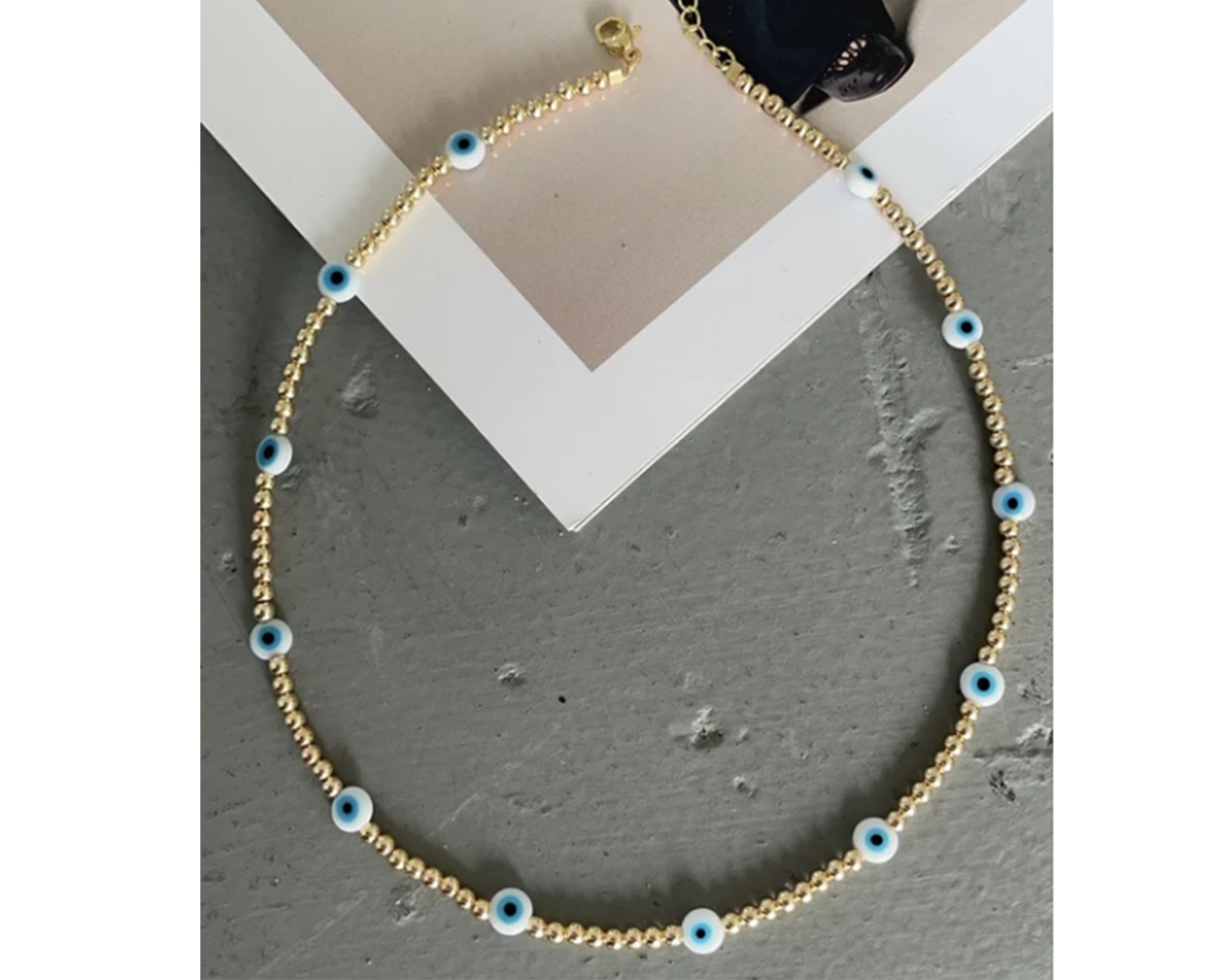 Collier Gold eyes